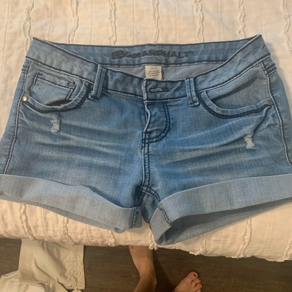 SHORTS - Picture 3 of 3